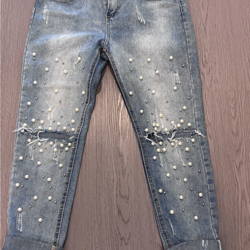 Sadie & Sage Blue Pearl Embellished Cropped Jeans